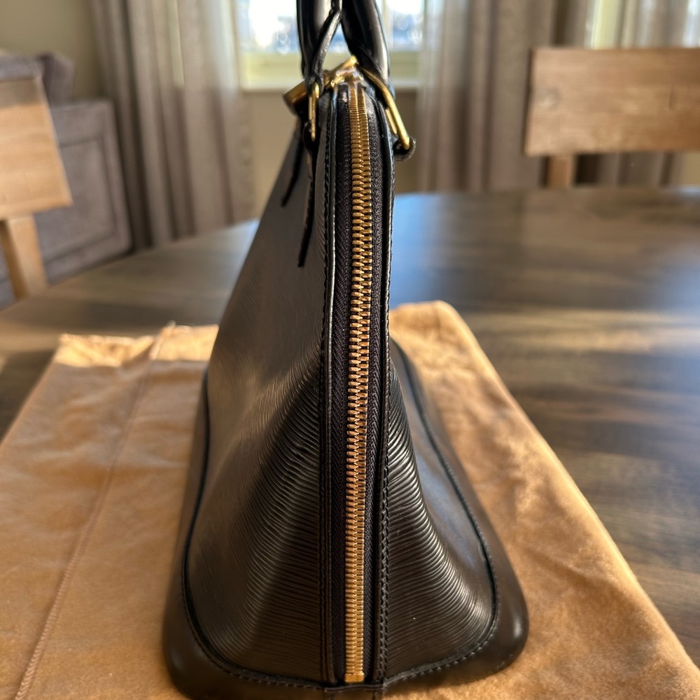 Louis Vuitton Alma Epi Leather Bag - Picture 4 of 12